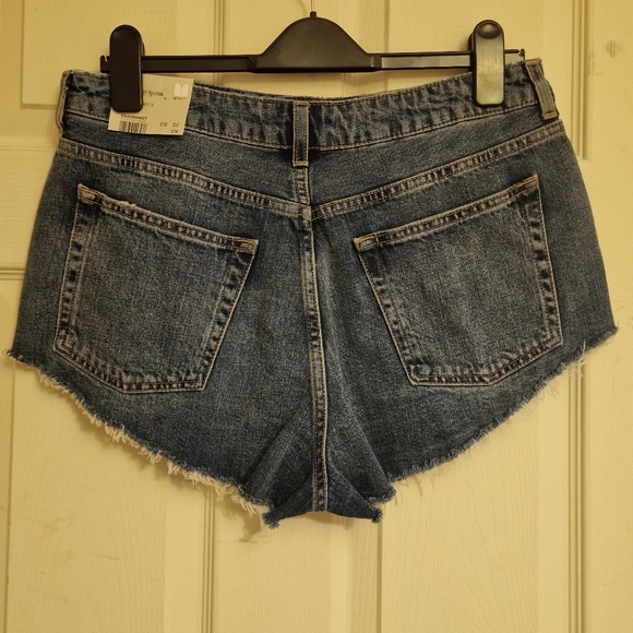 TOPSHOP KIRI Authentic High Waisted Super Short Denim Frayed Shorts UK 14 BNWT - Picture 2 of 3